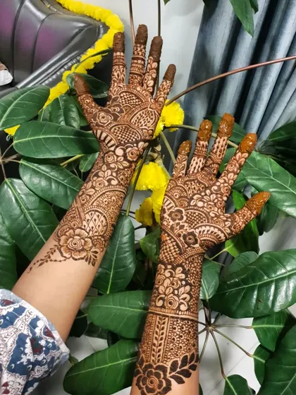 Another angle of this detailed party henna, showing the beautiful flow of the design.