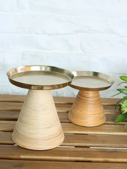 The Swirl Symphony stand, crafted with a spiraled wooden base and a brass-finished top. Available in two sizes, it’s a versatile and sculptural piece for any high tea or dessert spread.