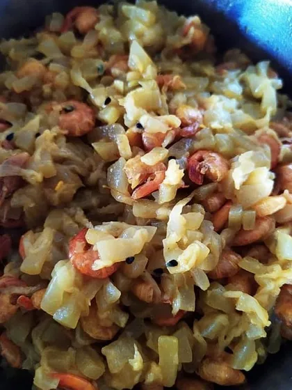 The story of Lau Chingri, or prawns with bottle gourd, is a famous Bengali folklore. This simple, rustic dish is a testament to how humble ingredients can create something heavenly. It’s a dish that always makes my husband’s eyes moist with happiness.