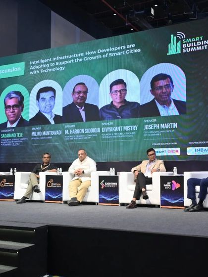 A panel discussion in progress at the Smart Building Summit, a key conference held during the expo, featuring leaders discussing intelligent infrastructure.