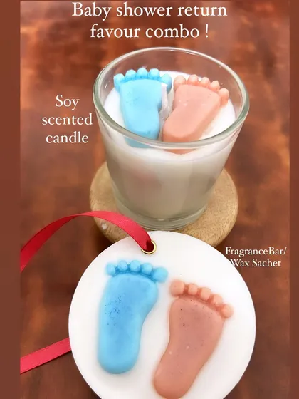 We also offer combo sets for return favors. This one includes a shot glass candle and a matching wax sachet, both with the cute baby feet design.