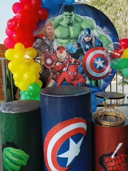 The main Avengers backdrop featuring the Hulk, Thor, Iron Man, and Captain America, with plinths themed after each hero.