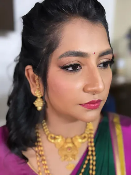 For the bride who wants a simple and elegant style, I specialize in the "no-makeup" makeup look. Here, I focused on creating a fresh, dewy skin finish with a hint of kohl and a soft pink lip, exactly as she wanted for her engagement.