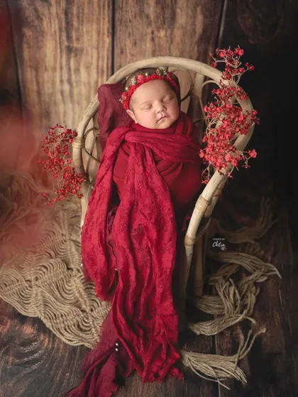 A bold and beautiful setup using rich red wraps and rustic elements. The contrast of the vibrant red against the natural wood and jute creates a stunning visual.