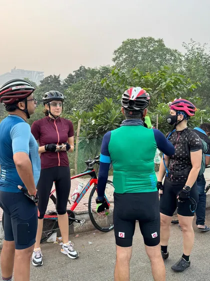 A group discussion during a water break.