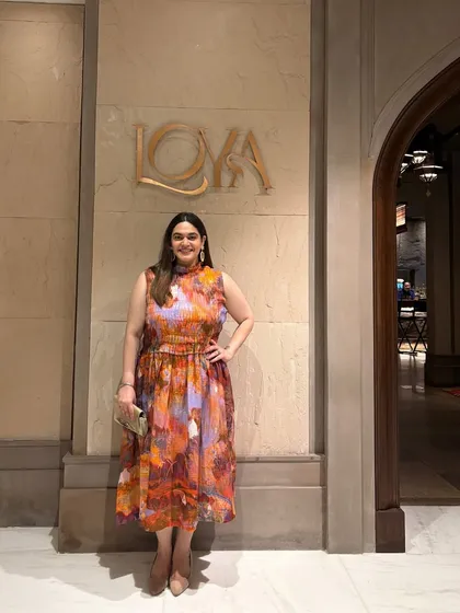 I'm a big supporter of conscious fashion, and this printed dress from Doodlage is one of my favorites. I styled it with vintage accessories to create a look that is both stylish and sustainable.