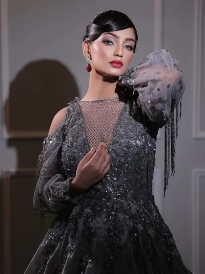 This look is all about timeless elegance with a touch of drama. I created a soft, sculpted base with dreamy eyes and a bold red lip for a truly regal and unforgettable evening glam look, perfect for a high-fashion cocktail event.
