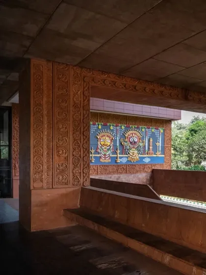 The Biju Janata Dal headquarters in Bhubaneshwar features a facade of hand-chiseled laterite with motifs inspired by local traditions, including a Pattachitra art panel.