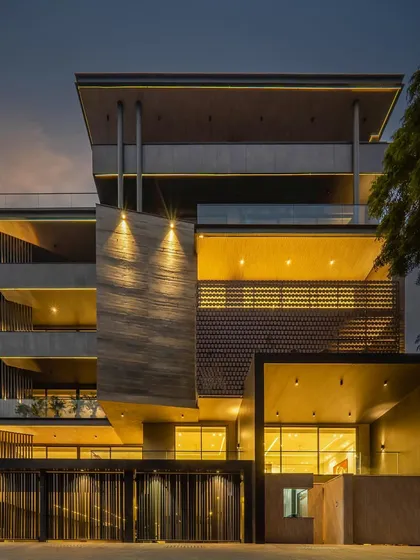The magic of our facade design comes alive at night. The interplay of light and shadows accentuates the clean lines and volumes, giving the property an inviting and captivating glow.