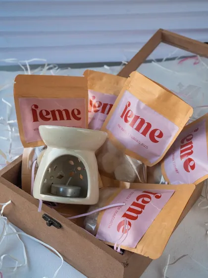 Fill your home with the magic of our wax melts. This gift set includes a diffuser and a variety of our scented melts.