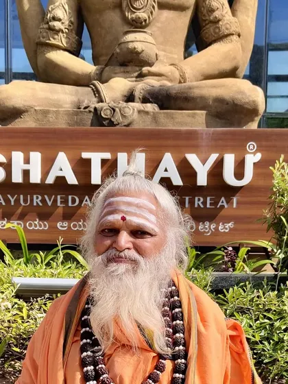 Nonavinakere Kadasiddeshwara Swamyji at our retreat. We are humbled that spiritual leaders trust our 125-year legacy of Ayurvedic wisdom to restore their balance.