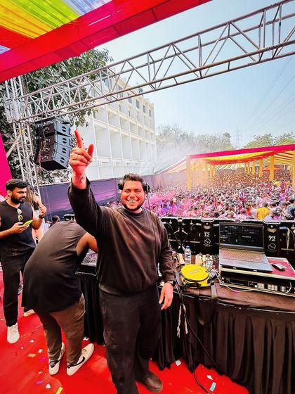 One hand up for the crowd. This is me, interacting and partying along with everyone while dropping the best Bollywood and Punjabi tracks.