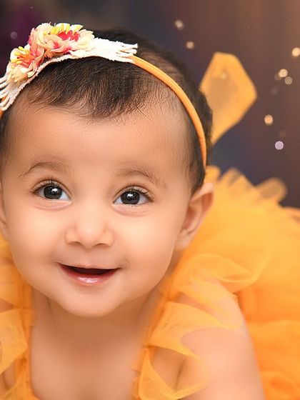 A bright-eyed and beautiful close-up. I use soft lighting to capture the stunning details of your baby's eyes and their sweet smile.