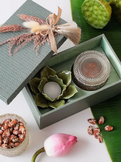 This hamper brings a glow to Diwali with a radiant flower candle and a jar of our unique sesame almonds, combining light and flavor.