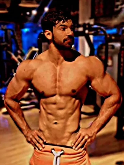 A well-defined abdominal region is proof of a strict diet. This pose highlights the rectus abdominis and obliques, which we target with specific training protocols.