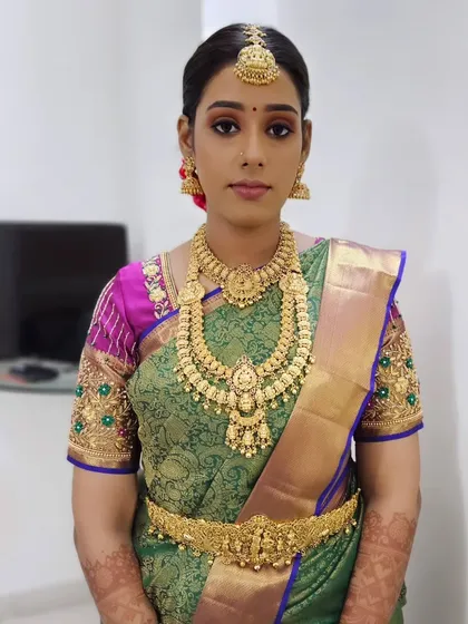 A throwback to Subasini's beautiful muhurtham makeover. The green and pink saree is complemented by soft, glowing makeup.