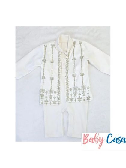 A comfortable ethnic jumpsuit with an embroidered jacket. This is a great option for active little boys who want to look festive but still be able to play freely.