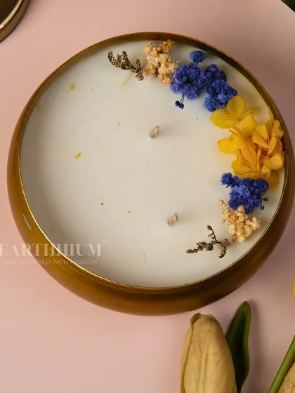 A top-down view of the dried flower urli, showing the beautiful arrangement of colors and textures.