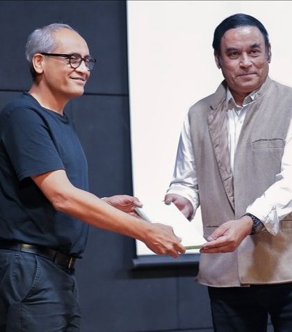 Receiving a token of appreciation after a guest lecture. We value these exchanges with academic institutions.