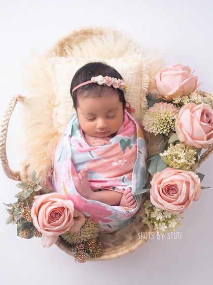 A lovely newborn wrapped in a floral swaddle from Haus and Kinder. I often collaborate with high-quality brands to provide the best props for your session.