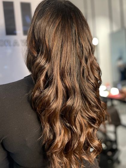 Another angle of these warm-toned waves, showing how the style looks from the side.
