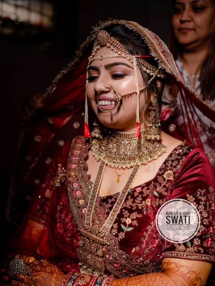 A candid moment of our team member adjusting the dupatta for bride Henoy. We take care of every little detail.