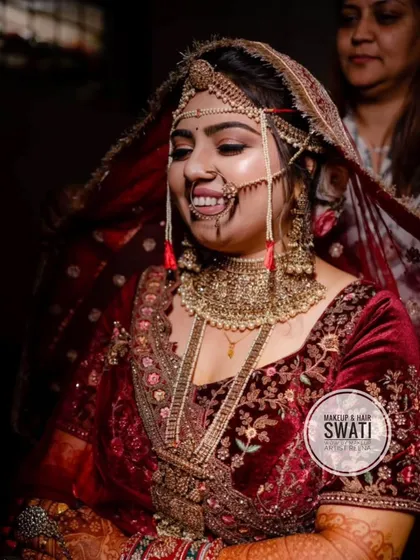 A candid moment of our team member adjusting the dupatta for bride Henoy. We take care of every little detail.