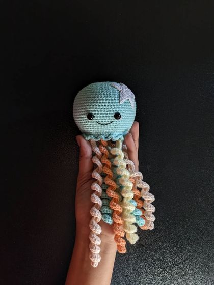 A top-down view of the jellyfish, showing the little star on its head.