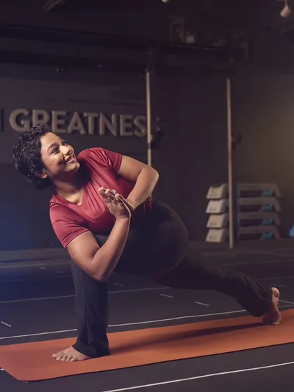 Finding strength and stability in a revolved side angle pose. My approach combines targeted strength work with yoga principles to improve not just your power, but also your balance, mobility, and body awareness, which are crucial for long-term health.