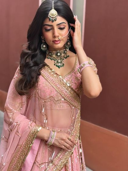 The final look in a different setting. The voluminous waves look stunning and are perfect for a pre-wedding photoshoot or the wedding day itself.