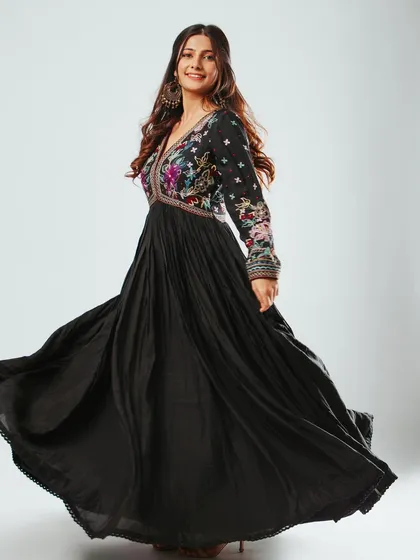 Capturing the twirl of the Anarkali to show its volume and flow. This kind of dynamic shot is great for e-commerce.