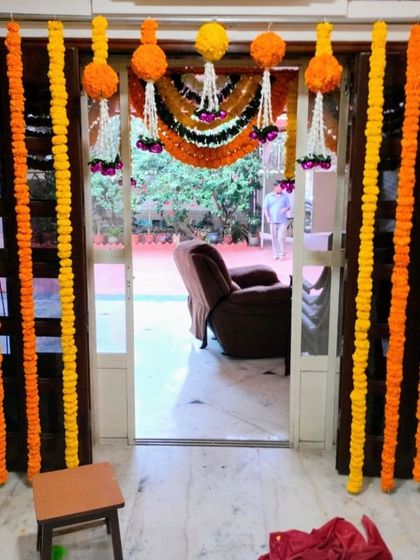 Festive Entrance & Door Decor photo 9