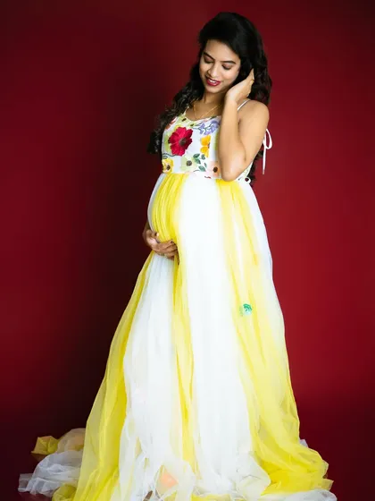 Bright and beautiful summer colors. This floral embroidered gown with a yellow and white tulle skirt is perfect for a cheerful and vibrant maternity studio session.