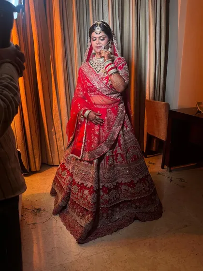 Another angle of this stunning bride, showing how the makeup looks under different lighting. My goal is to ensure you look flawless from every perspective, all day long.