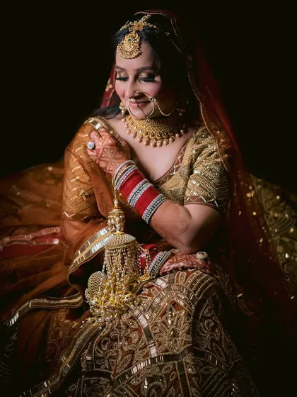 A beautiful seated portrait of my Sikh bride. The golden glitter on her eyes and the warm tones of the makeup create a truly royal look.
