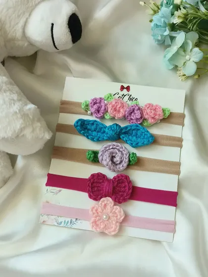 This floral newborn headband set of five is perfect for gifting. It includes a variety of flower and bow designs in beautiful, soft colors.
