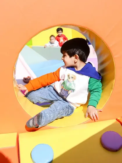 Peek-a-boo! The donut tunnel is one of our most loved features, perfect for crawling and imaginative games.