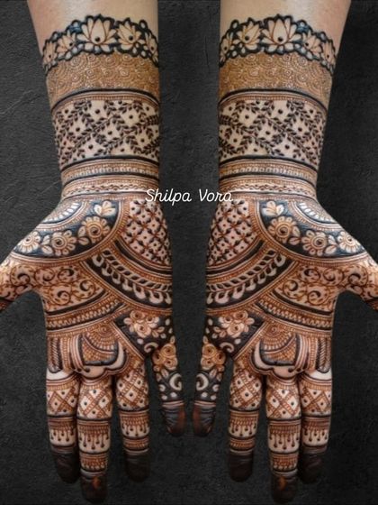 The same design on a dark background, highlighting the contrast between the filled and empty spaces.