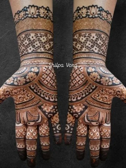 The same design on a dark background, highlighting the contrast between the filled and empty spaces.