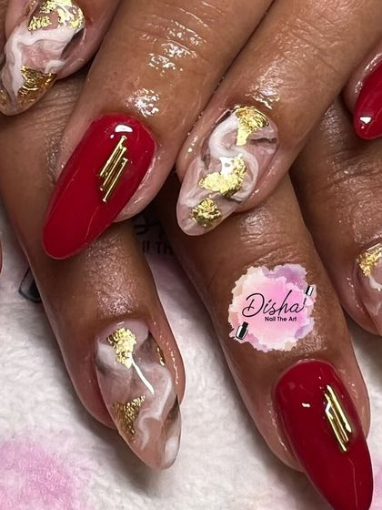 A bold and beautiful set for any celebration. This design combines a classic red with a white marble effect and gold foil accents.