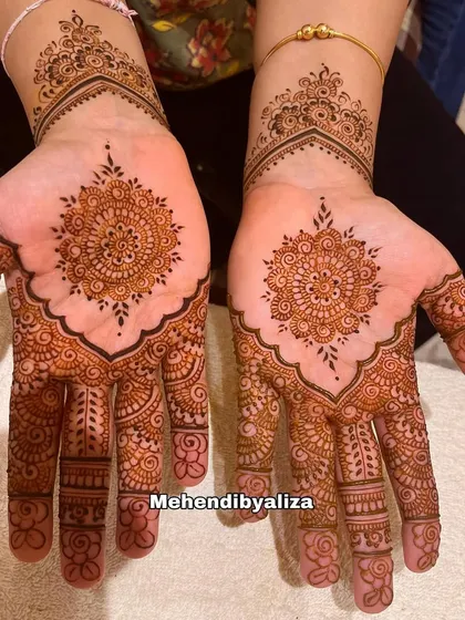 Simplicity meets henna magic. A beautiful mandala design that is both minimal and elegant.