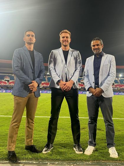 More looks from the Indian Super League. I enjoy playing with different blazer styles and colors to give each presenter a unique and polished on-screen presence.