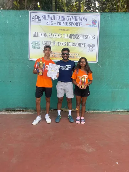 A coach with his two champions. Kabir Jaitly (winner) and Aishwarya Swaminathan (finalist) after their successful run at the U16 Championship Series in Mumbai.
