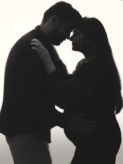 A quiet moment just for the two of you. I use silhouette photography to create powerful and intimate couple portraits that focus purely on your connection before the baby arrives.