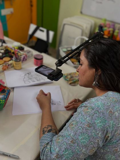 Here I am, demonstrating sketching techniques during an online workshop. My setup is designed to give you a clear view of every step.