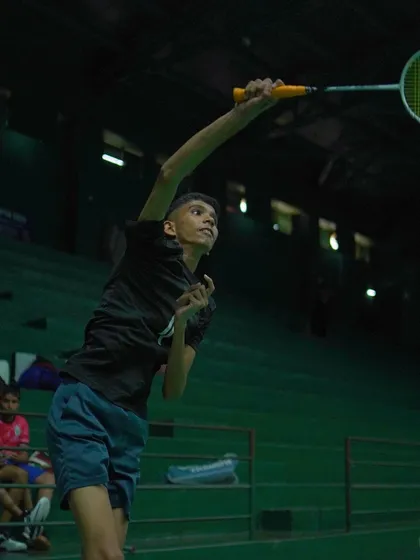 The perfect follow-through after a smash. Every part of the technique is important, and we drill it to perfection.
