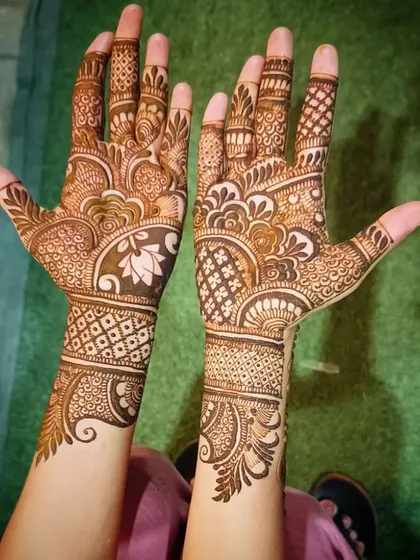 A clear top-down view of the lotus-themed mehandi, showcasing the symmetry and detail.