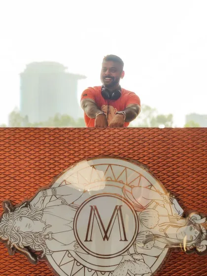 A happy moment captured at Mirage. The rooftop setting with the city in the background is one of my favorite places to play.