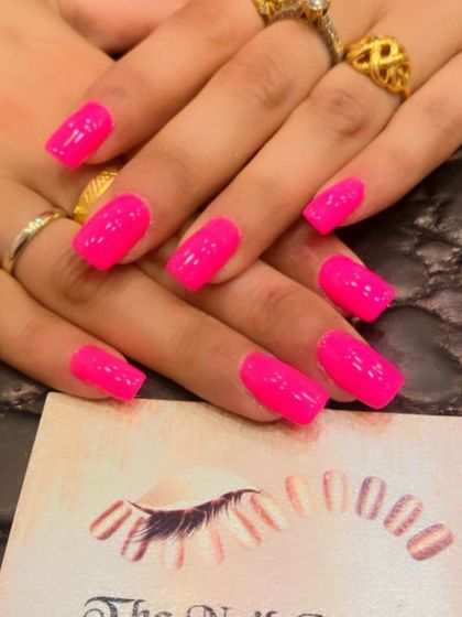 A bold and bright set of square-shaped nails in a solid hot pink color. This vibrant shade is perfect for summer or any time you want your nails to stand out.