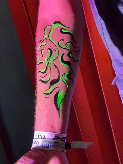 This UV-reactive neon flame design literally glows in the dark. It's the ultimate look for blacklight parties and techno raves, ensuring you light up the room.